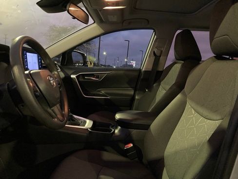 Used 2021 Toyota RAV4 XLE w/ Convenience Package image 10
