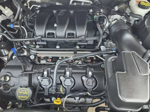 Used 2019 Ford Explorer XLT w/ Equipment Group 202A FWD image 27