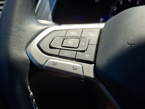 Used 2022 Volkswagen Tiguan SE AWD/4WD image 21