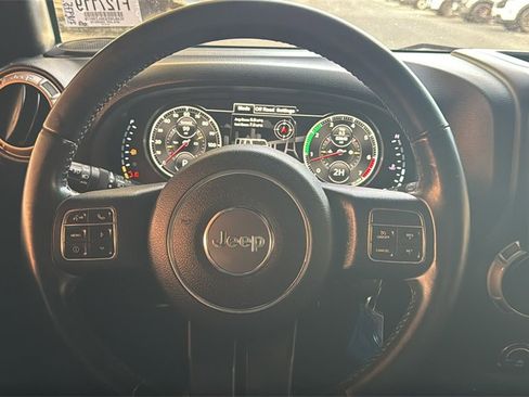 Used 2016 Jeep Wrangler Unlimited Sahara image 12