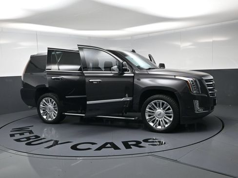 Used 2018 Cadillac Escalade Platinum AWD/4WD image 23