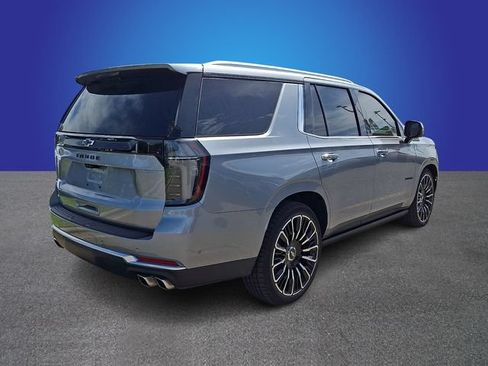 Used 2025 Chevrolet Tahoe High Country AWD/4WD image 4