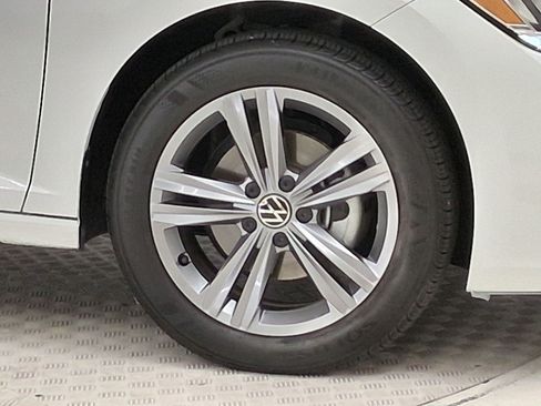 Used 2023 Volkswagen Jetta SE FWD image 9