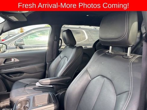 Used 2025 Chrysler Pacifica Select FWD image 13