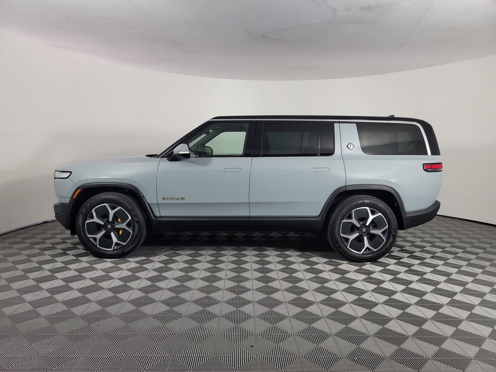 Used 2023 Rivian R1S Adventure Quad AWD/4WD image 2