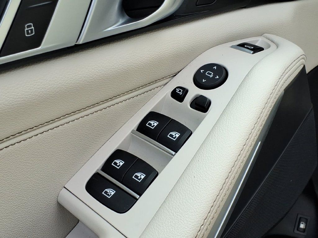 Used 2022 BMW X5 xDrive45e AWD/4WD image 16