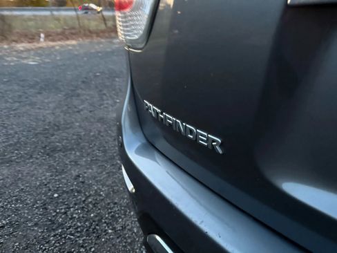 Used 2015 Nissan Pathfinder SV image 12