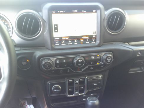 Used 2021 Jeep Wrangler Unlimited Sport image 29