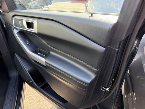Used 2023 Ford Explorer XLT image 29