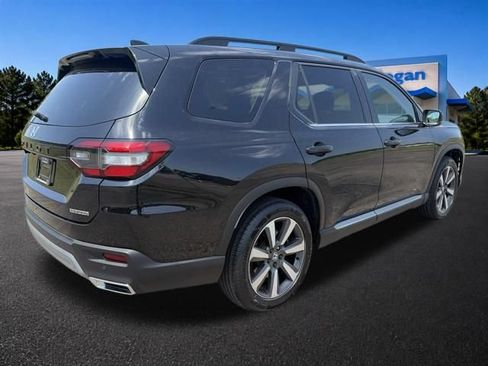 Used 2023 Honda Pilot Touring image 3