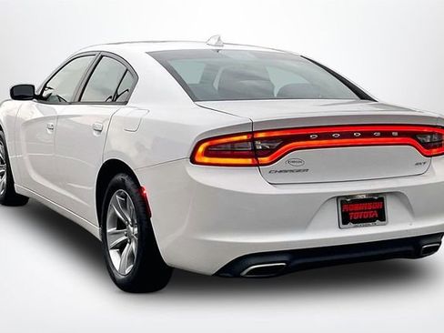 Used 2015 Dodge Charger SXT RWD image 12