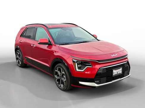 Used 2023 Kia Niro SX Touring image 7