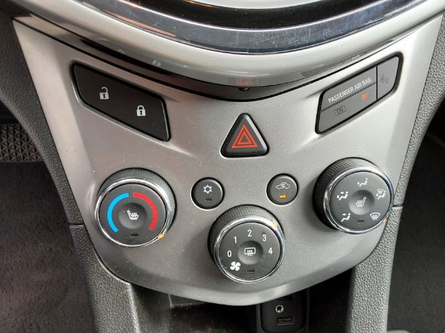 Used 2020 Chevrolet Sonic Premier FWD image 32