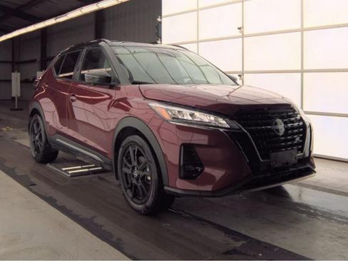 Used 2023 Nissan Kicks SR w/ SR Premium Package image 4