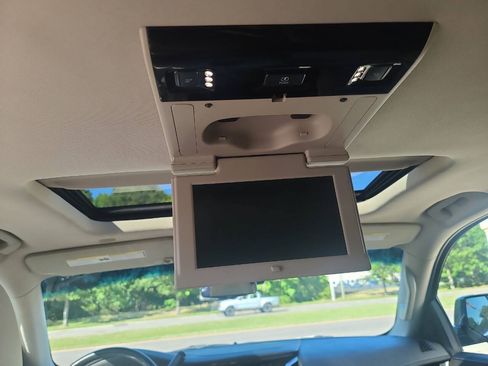 Used 2019 Cadillac Escalade Luxury AWD/4WD image 31