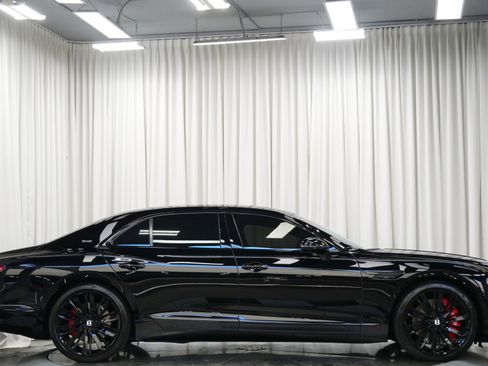 Used 2024 Bentley Flying Spur W12 image 61