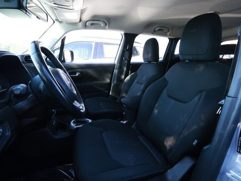 Used 2017 Jeep Renegade Latitude image 21