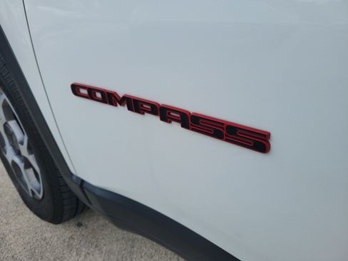 Used 2022 Jeep Compass Trailhawk w/ Trailhawk Convenience Group AWD/4WD image 13