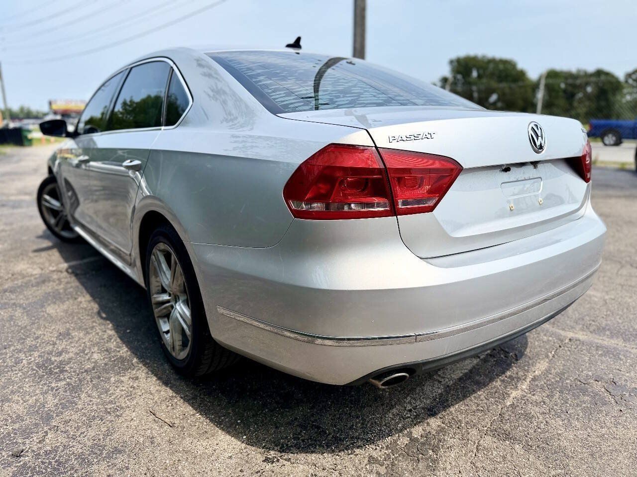 Used 2015 Volkswagen Passat TDI SEL Premium FWD image 5