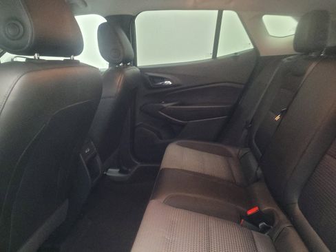 Used 2025 Chevrolet Trax LT FWD image 18