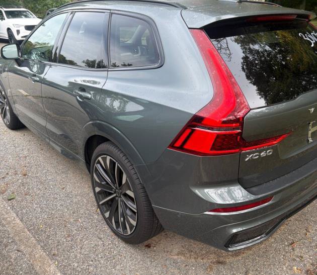Used 2026 Volvo XC60 T8 Ultra AWD/4WD image 3
