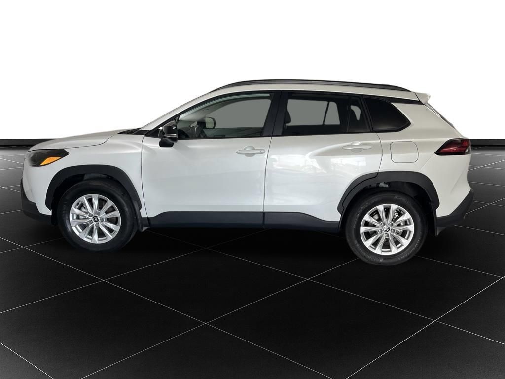 Used 2026 Toyota Corolla Cross LE AWD/4WD image 2