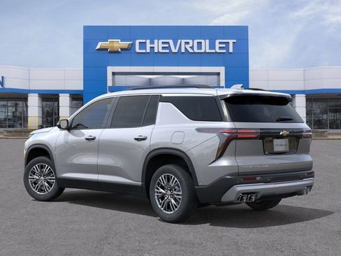 New 2026 Chevrolet Traverse LT image 3