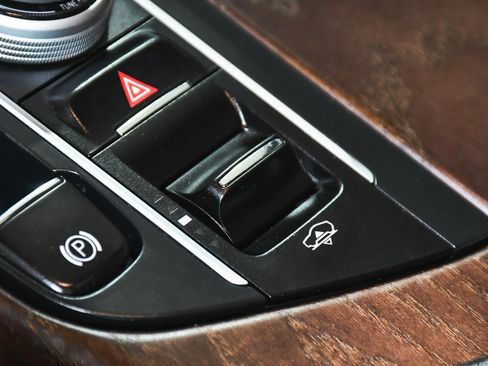 Used 2021 Maserati Levante image 40