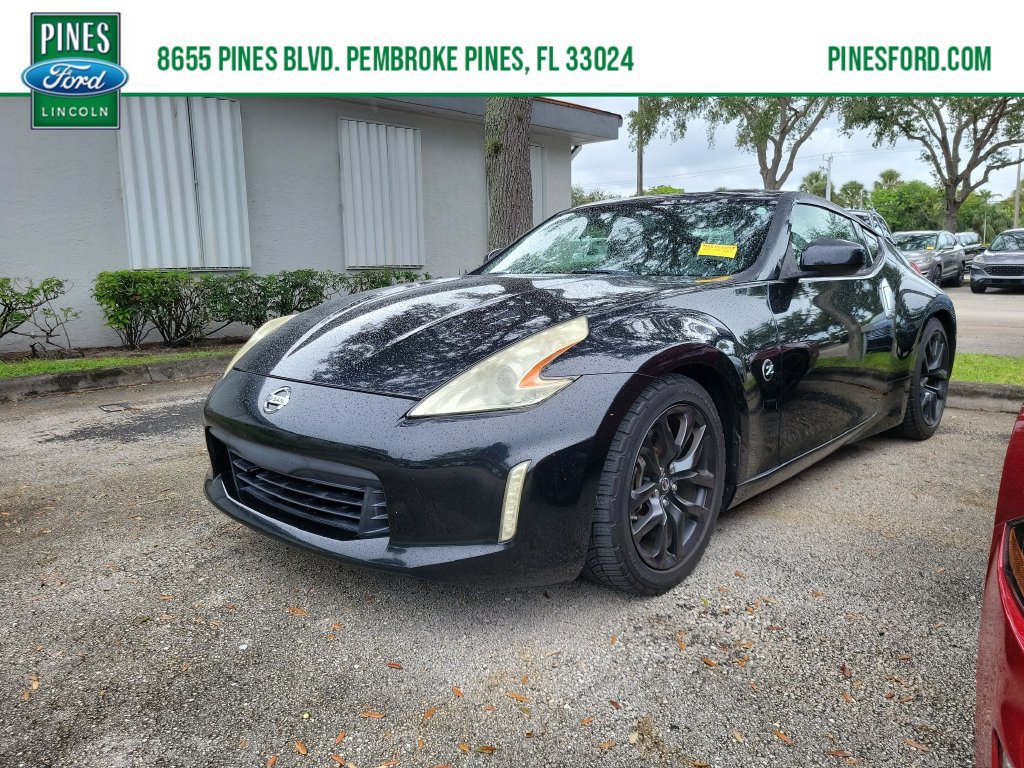 Used 2015 Nissan 370Z Coupe RWD image 1