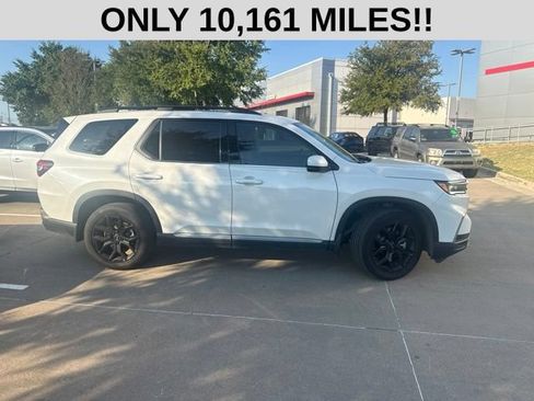 Used 2025 Honda Pilot Touring image 2
