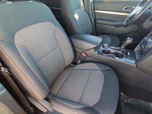 Used 2018 Ford Explorer XLT image 19