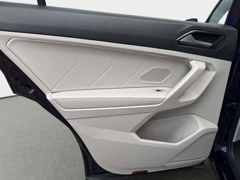 Certified 2022 Volkswagen Tiguan SE image 11