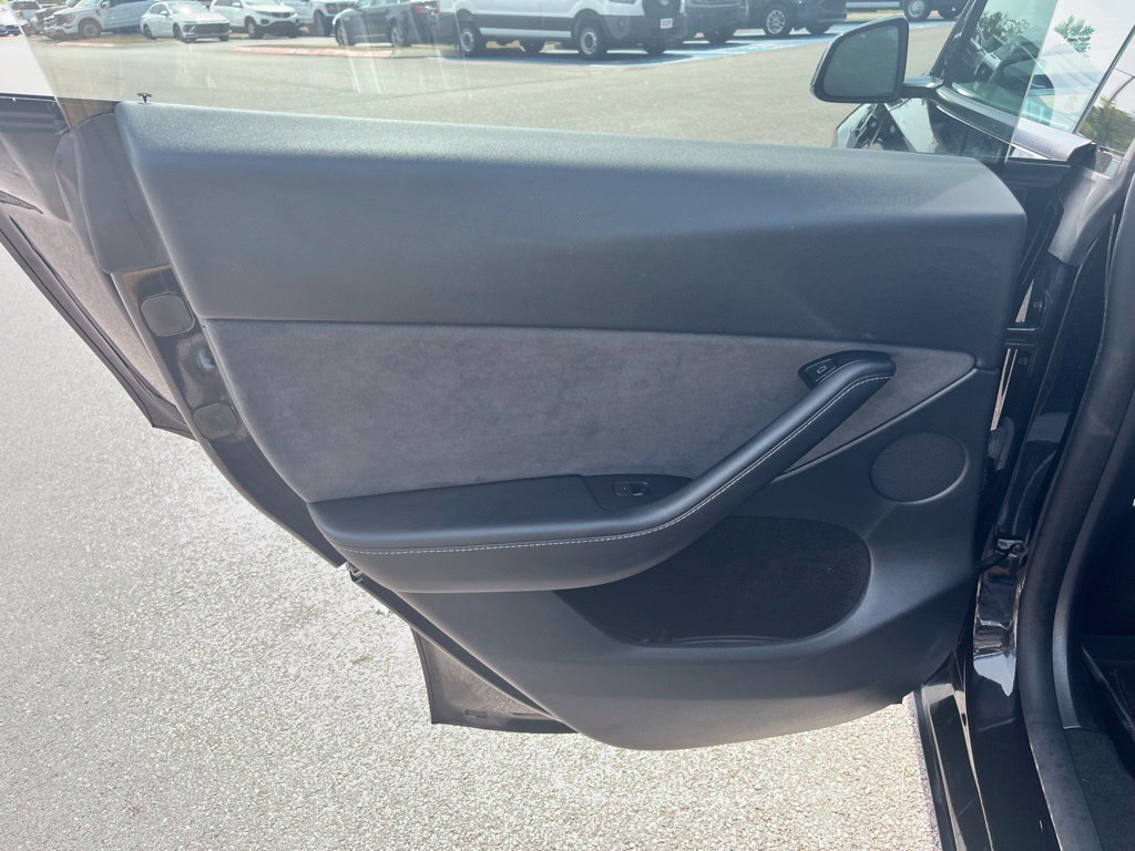 Used 2024 Tesla Model Y Long Range AWD/4WD image 11