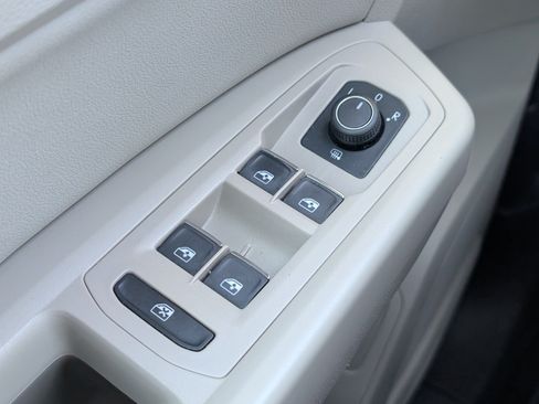 Used 2019 Volkswagen Atlas SE w/ Panoramic Sunroof Package FWD image 8