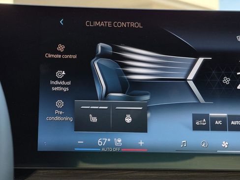 Certified 2025 BMW 330i Sedan w/ Premium Package image 21