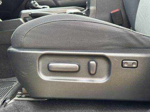 Used 2022 Toyota Tacoma TRD Off-Road w/ Technology Package image 18