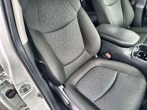 Used 2025 Toyota RAV4 XLE image 32