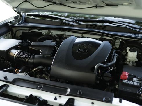 Used 2023 Toyota Tacoma SR5 AWD/4WD image 31