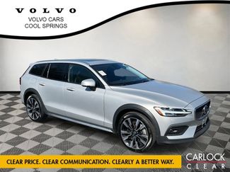 Used 2023 Volvo V60 B5 Cross Country Ultimate w/ Climate Package video 1