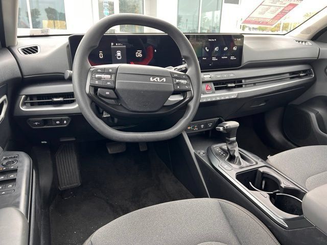 Used 2025 Kia K4 FWD image 13