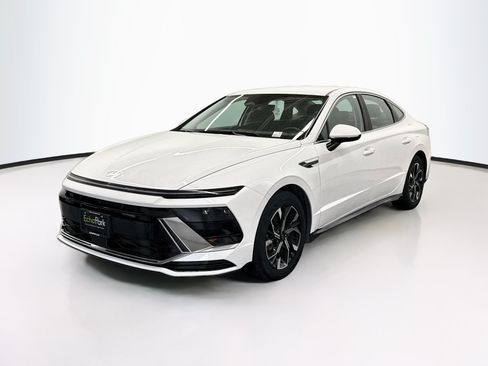 Used 2025 Hyundai Sonata SEL FWD image 3