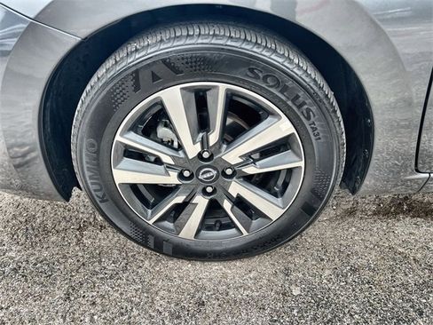 Used 2025 Nissan Versa SV image 32