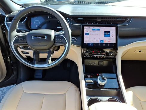 Used 2025 Jeep Grand Cherokee Limited w/ Trailer Tow Package image 15