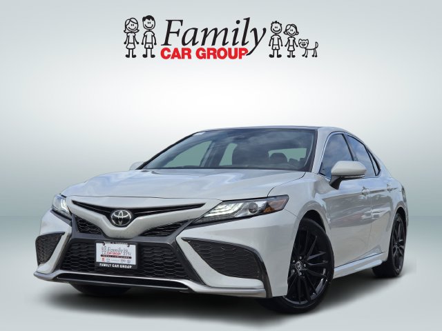 Used 2022 Toyota Camry XSE FWD image 1