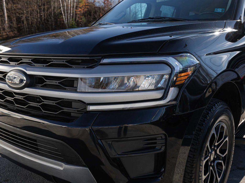 Used 2024 Ford Expedition XLT AWD/4WD image 31