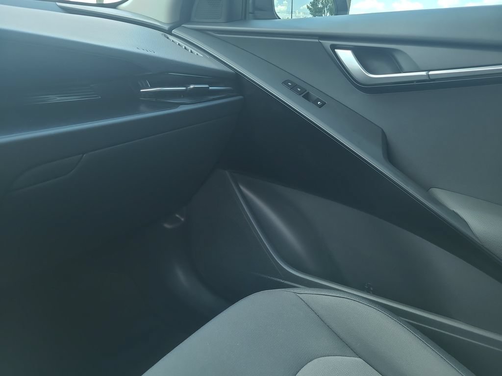 Used 2025 Kia Niro LX FWD image 18
