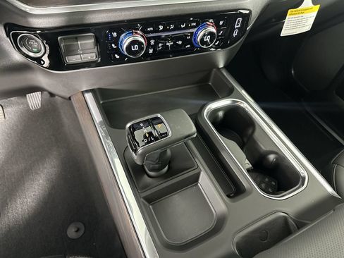 Used 2026 GMC Sierra 1500 SLT AWD/4WD image 17