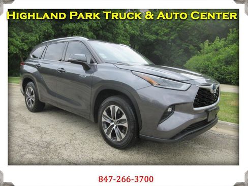 Used 2021 Toyota Highlander XLE FWD image 1