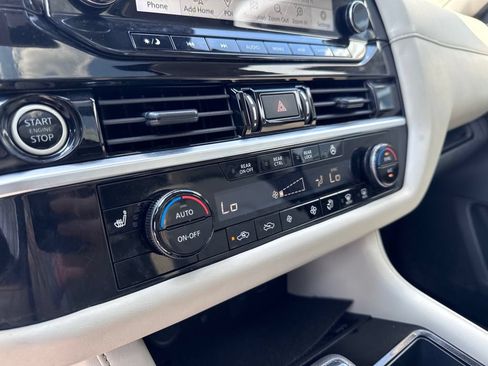 Used 2024 Nissan Pathfinder SL AWD/4WD image 17