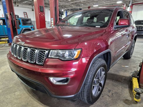 Used 2020 Jeep Grand Cherokee Laredo w/ 18" Wheel & 8.4" Radio Group AWD/4WD image 21